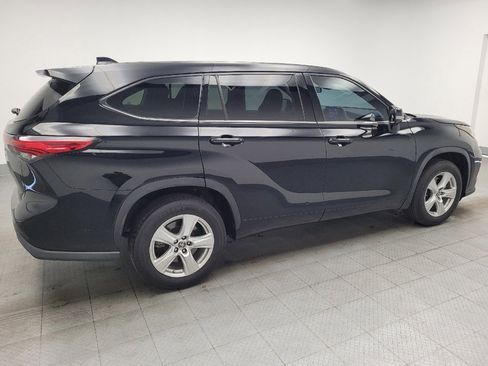 Used 2021 Toyota Highlander L FWD image 10
