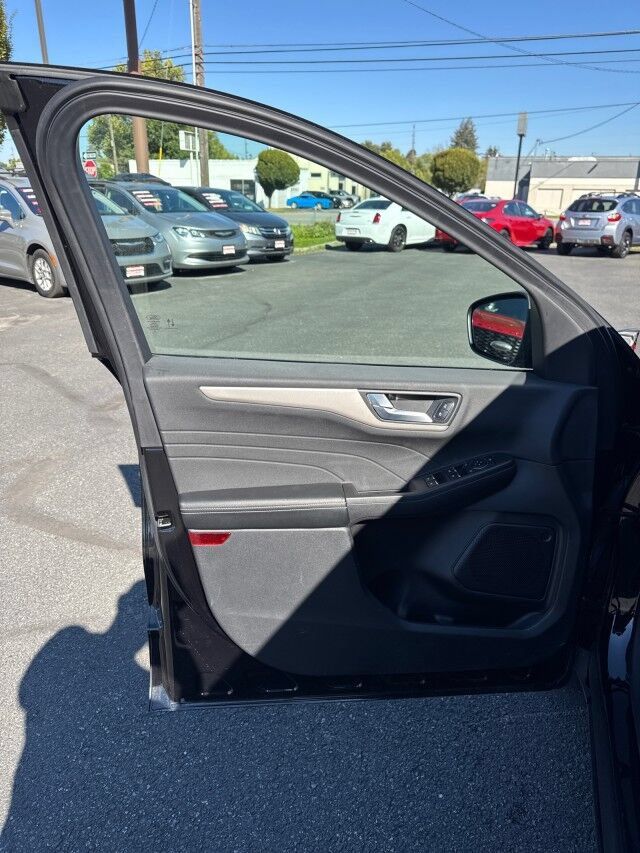 Used 2022 Ford Escape SEL AWD/4WD image 8