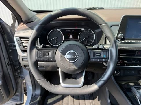 Certified 2023 Nissan Rogue SV w/ SV Premium B Package AWD/4WD image 18
