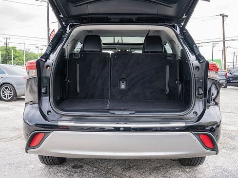 Used 2022 Toyota Highlander Platinum FWD image 12