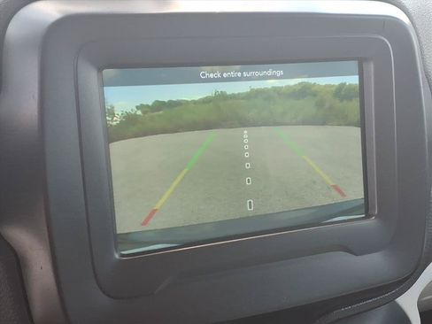 Used 2021 Jeep Renegade Latitude FWD image 6
