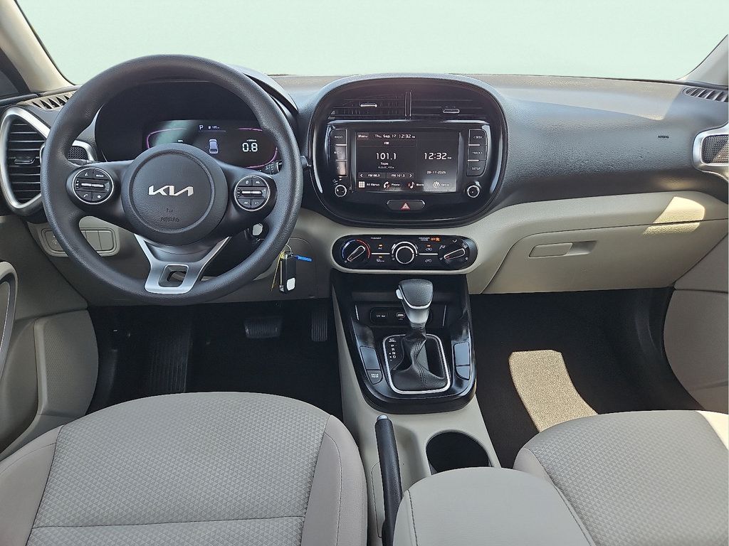 Used 2023 Kia Soul LX FWD image 11