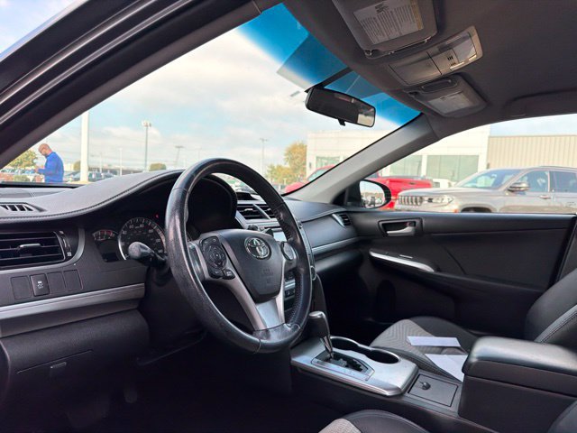 Used 2013 Toyota Camry SE FWD image 12