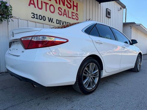 Used 2016 Toyota Camry SE w/ Moonroof Package FWD image 4