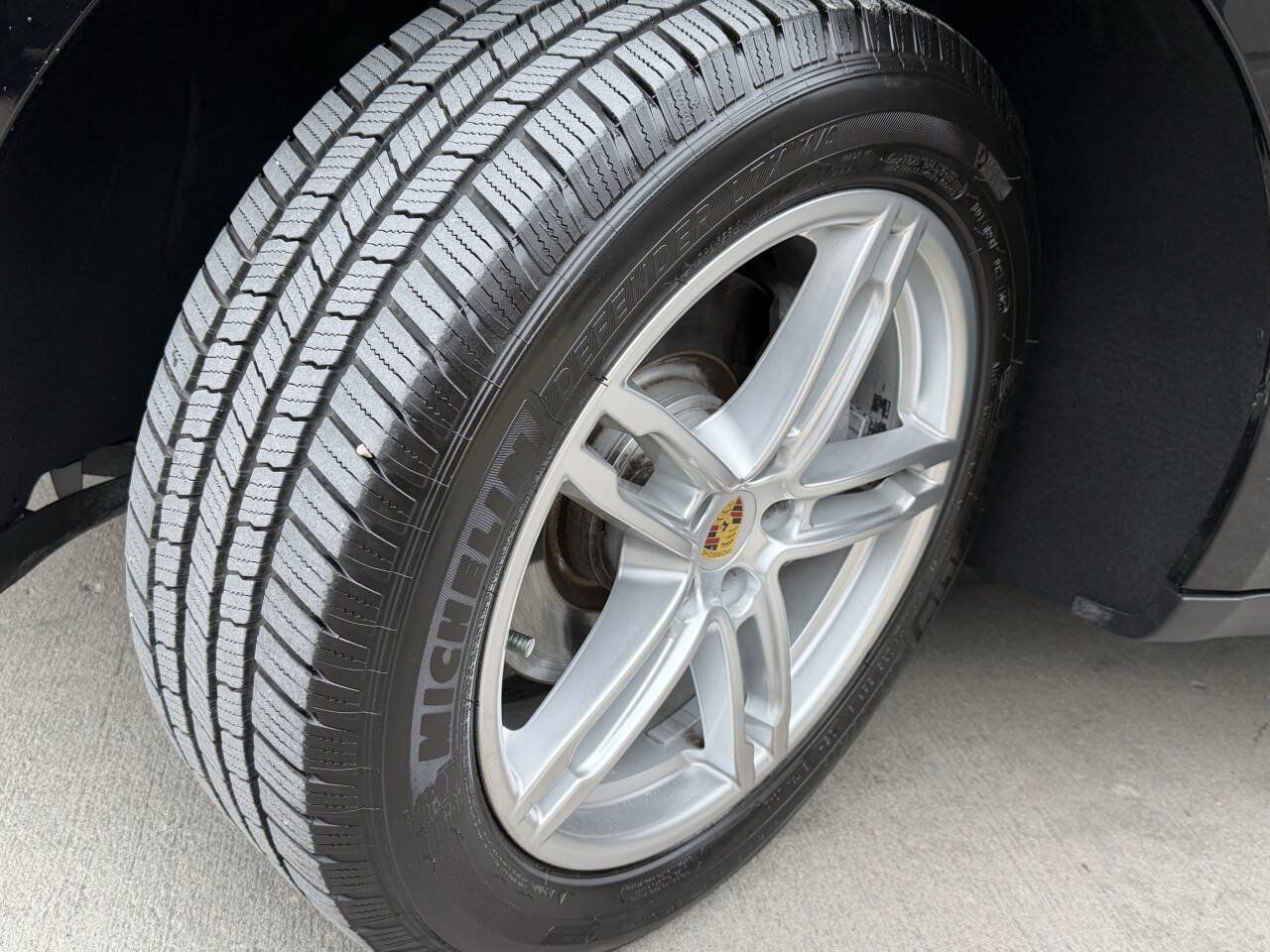 Used 2018 Porsche Macan AWD/4WD image 13