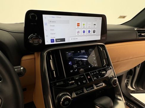 Used 2024 Lexus LX 600 4WD w/ Luxury Package image 3