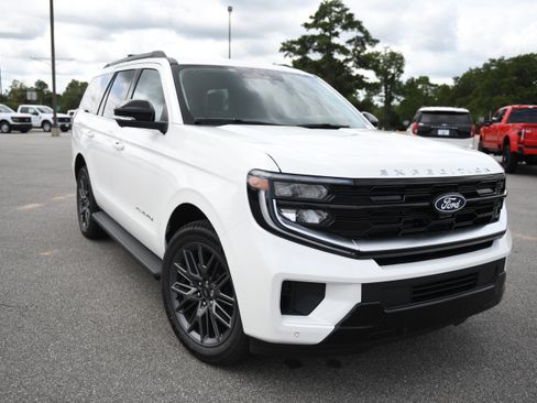 New 2027 Ford Expedition Platinum RWD image 3