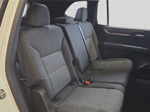 Used 2025 GMC Acadia Elevation image 14