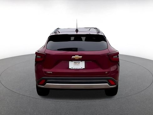 Used 2025 Chevrolet Trax LT w/ LT Convenience Package FWD image 12