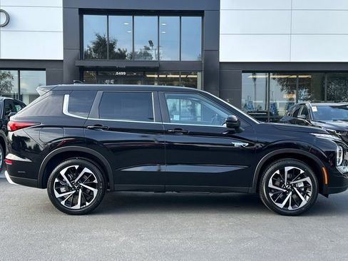 New 2025 Mitsubishi Outlander SE image 4