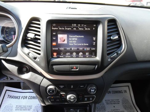 Used 2017 Jeep Cherokee Limited FWD image 15
