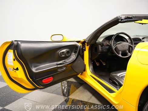 Used 2000 Chevrolet Corvette Convertible w/ Memory Pkg image 37