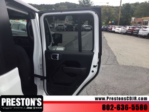 Used 2023 Jeep Gladiator Sport AWD/4WD image 25
