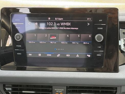 Used 2025 Volkswagen Jetta SE w/ Sunroof Package FWD image 16
