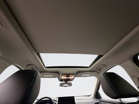 Used 2025 Nissan Rogue SL w/ Tech Package image 17