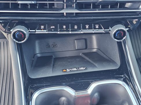New 2026 Chevrolet Traverse LT w/ Driver Confidence Package FWD image 32