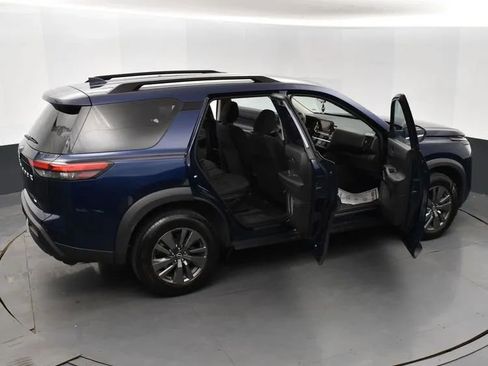 Used 2024 Nissan Pathfinder SV image 6