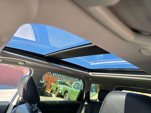 Used 2025 Nissan Rogue SL w/ Tech Package FWD image 5