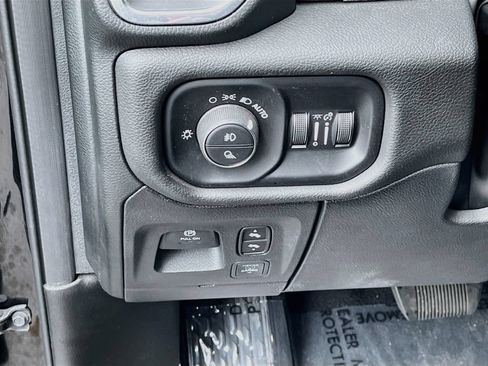 Used 2025 RAM 1500 Laramie w/ Sport Appearance Package AWD/4WD image 10