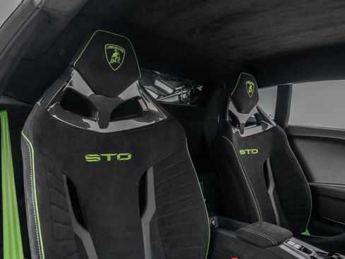 Used 2022 Lamborghini Huracan STO image 24