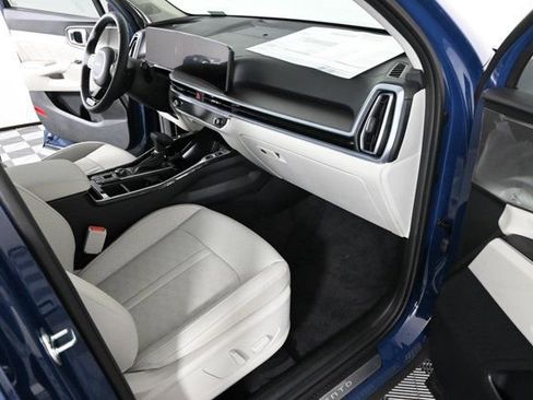 Certified 2025 Kia Sorento SX image 11
