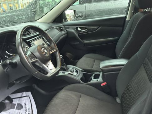 Used 2017 Nissan Rogue SV AWD/4WD image 18