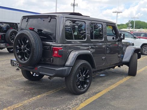 Used 2025 Jeep Wrangler Unlimited Sahara w/ Safety Group AWD/4WD image 10