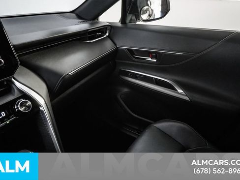 Used 2022 Toyota Venza XLE image 41