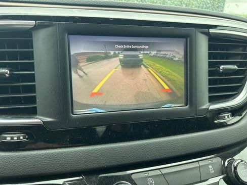 Used 2023 Chrysler Voyager LX FWD image 8