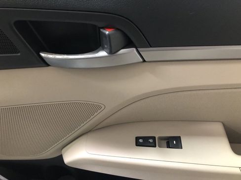 Used 2018 Hyundai Elantra SEL image 14