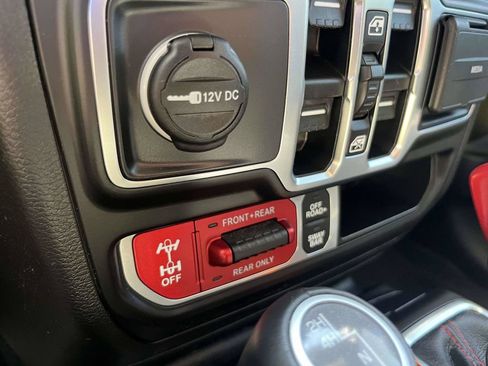 Used 2023 Jeep Wrangler Unlimited Rubicon AWD/4WD image 24