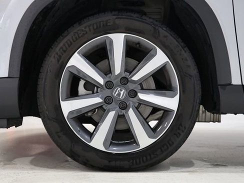 Used 2023 Honda Pilot Touring image 9