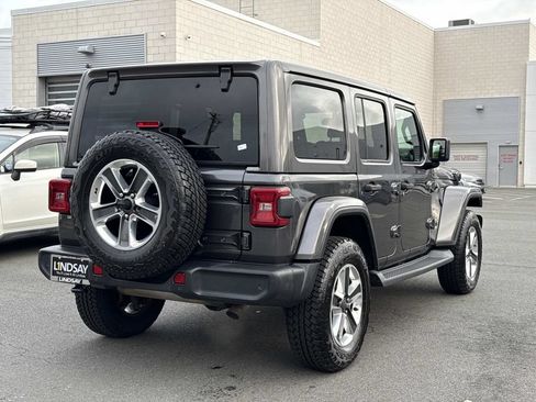Used 2018 Jeep Wrangler Unlimited Sahara AWD/4WD image 3