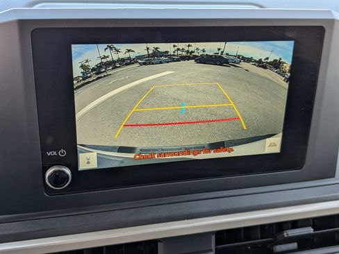 Used 2025 Toyota Tacoma SR image 6