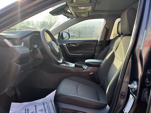 Used 2025 Toyota RAV4 XLE w/ Convenience Package image 13