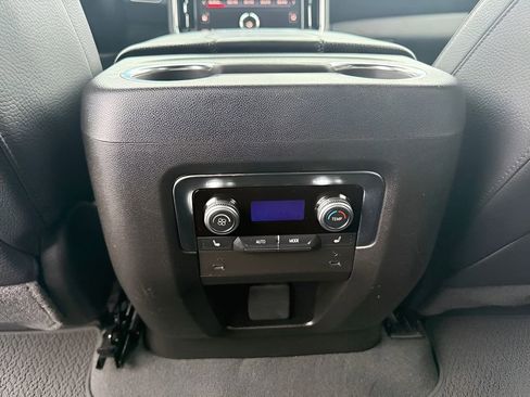 Used 2025 GMC Yukon XL Denali AWD/4WD image 23