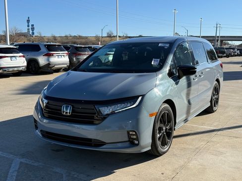 Used 2024 Honda Odyssey Sport image 1