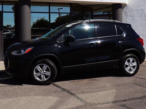 Used 2022 Chevrolet Trax LT w/ LT Convenience Package AWD/4WD image 4