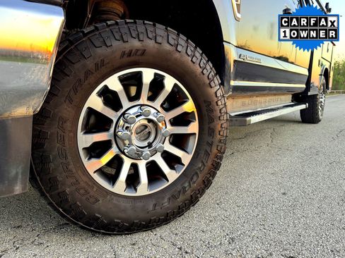 Used 2022 Ford F350 Lariat image 2