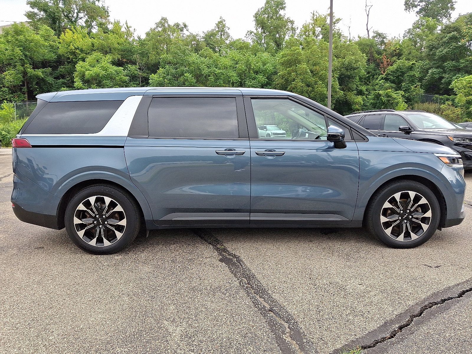 Used 2024 Kia Carnival EX FWD image 7