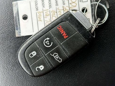 Used 2016 Jeep Grand Cherokee Limited AWD/4WD image 41