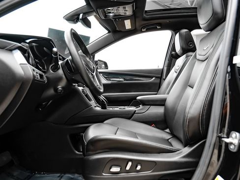 Used 2025 Cadillac XT5 Premium Luxury FWD image 4