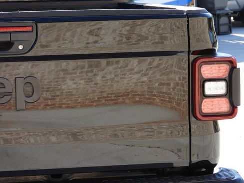 Used 2023 Jeep Gladiator Sport AWD/4WD image 24