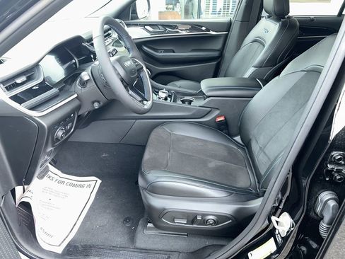 New 2024 Jeep Grand Cherokee Trailhawk w/ Luxury Tech Group III AWD/4WD image 8
