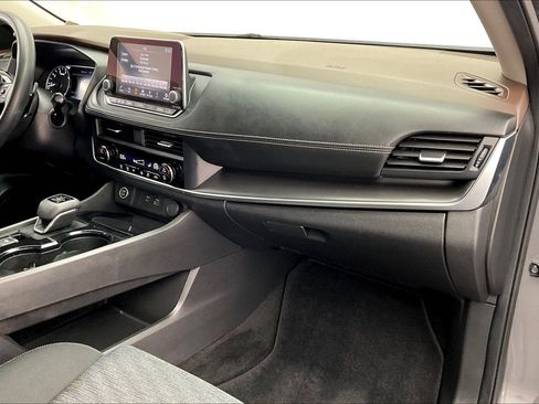 Used 2023 Nissan Rogue SV image 15