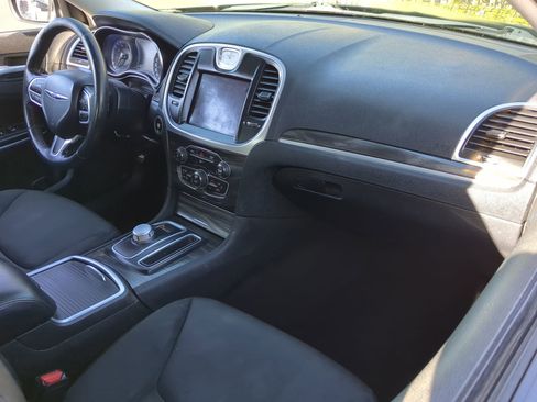 Used 2019 Chrysler 300 Touring w/ Sport Appearance Package image 13