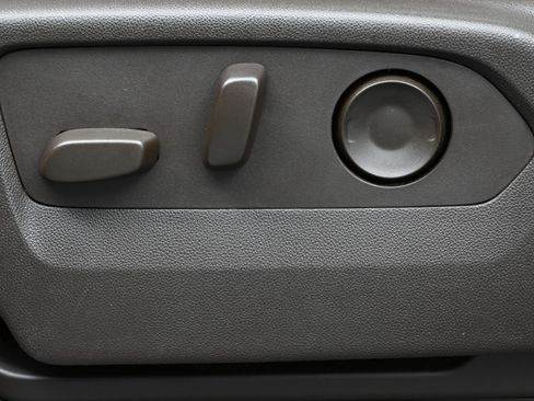 Used 2022 GMC Yukon SLT w/ SLT Premium Package image 9