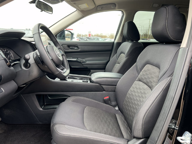Used 2024 Nissan Pathfinder SV AWD/4WD image 4
