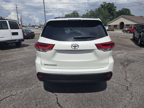 Used 2017 Toyota Highlander LE FWD image 4