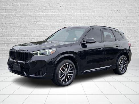 Used 2023 BMW X1 xDrive28i w/ M Sport Package image 3